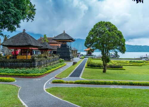 North Bali (Ulun Danu Temple, Handara Gate, Banjar Hot Springs)