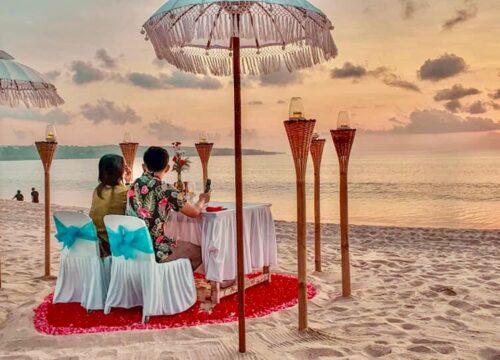 Romantic Beachside Candlelight Dinner